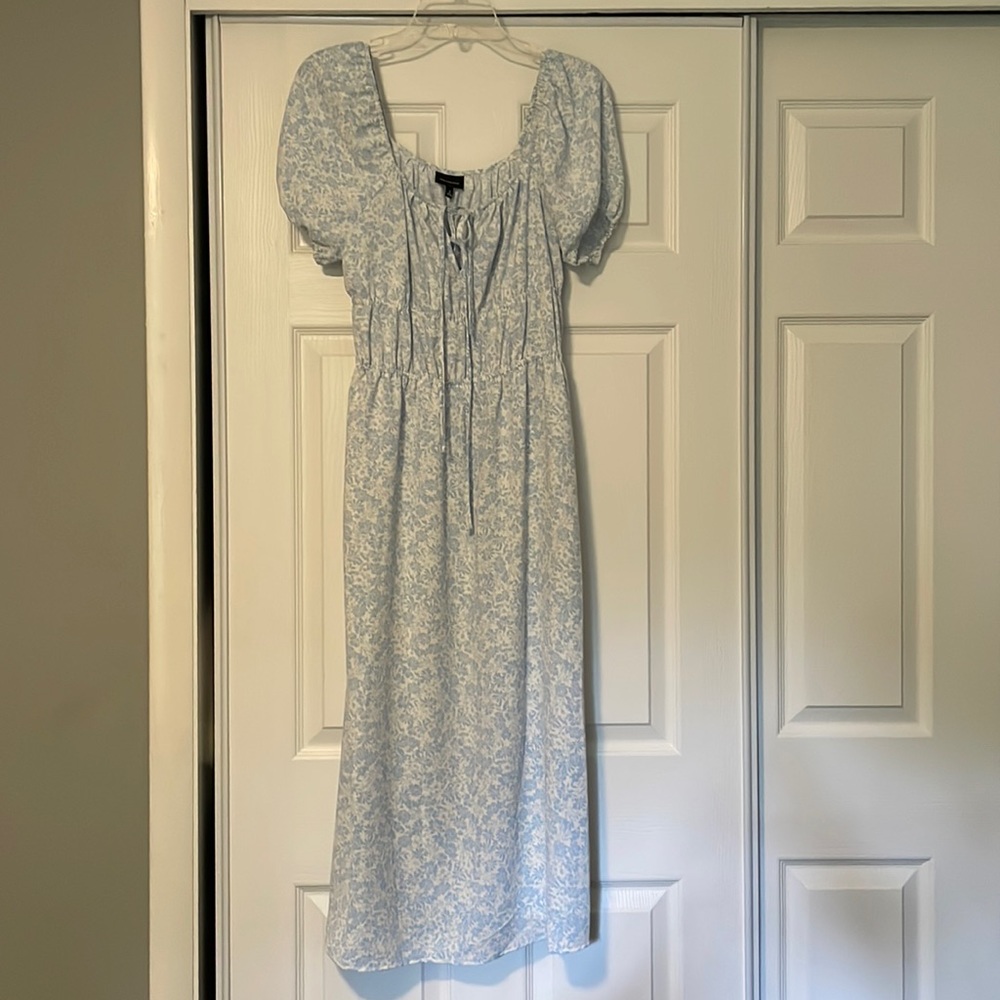 Women’s light blue Puff sleeve Short sleeve Smocked midi dress — Who What Wear - Picture 2 of 2